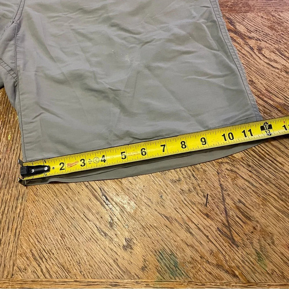 REI Men's light gray 100% Nylon, Side Zipper Pocket Shorts Size 38. - Picture 6 of 6